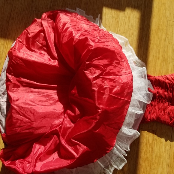Fancy red dress - Picture 9 of 10